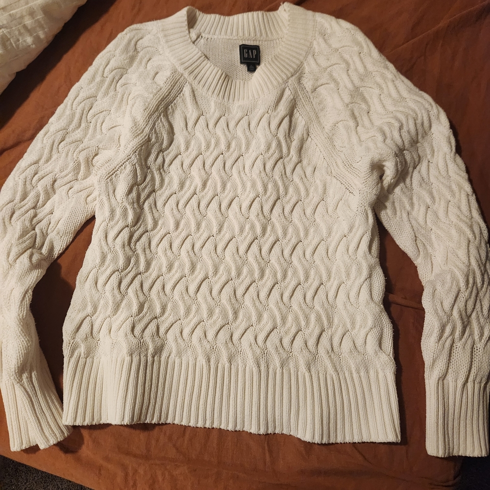 GAP Women's Cream Cable Knit Sweater